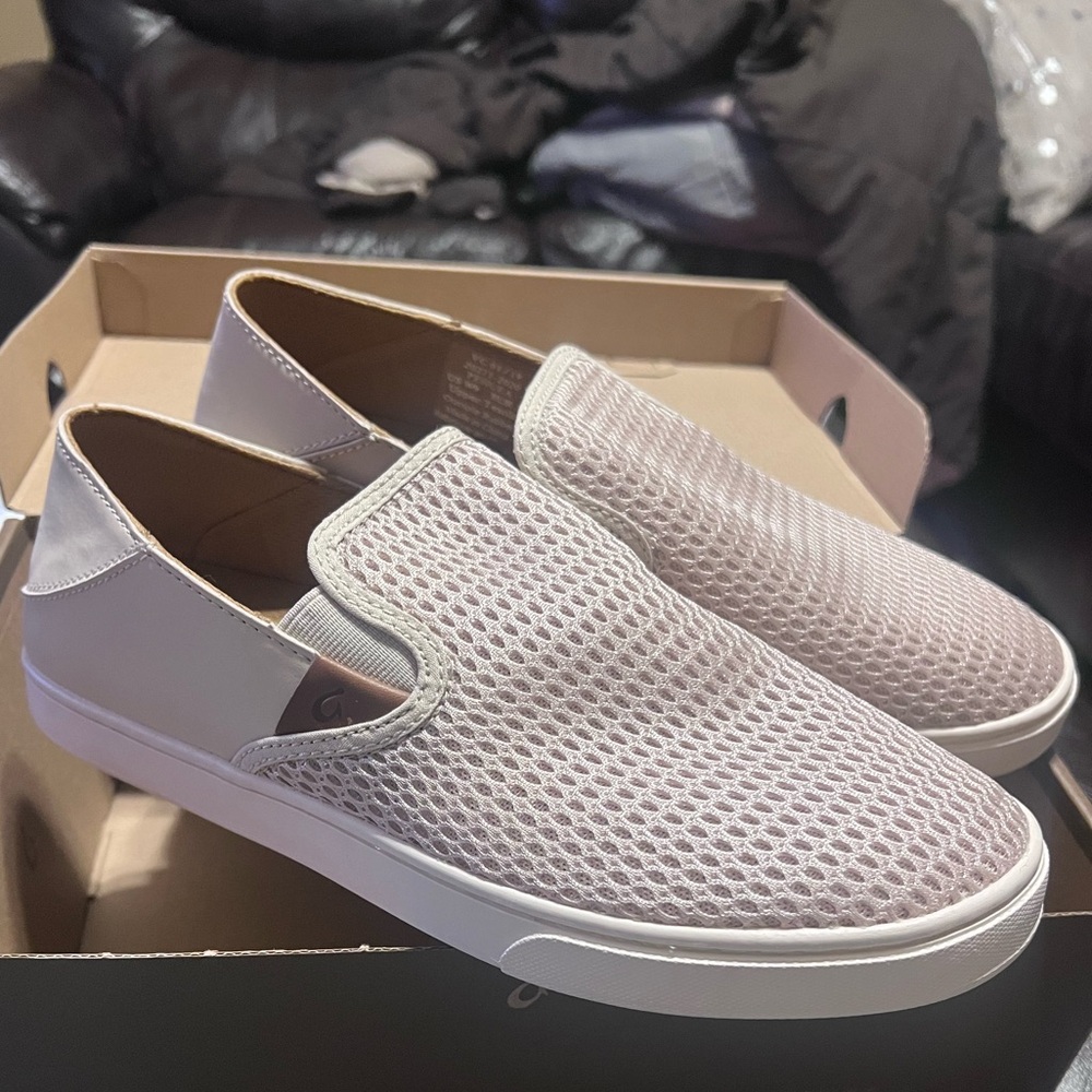 OluKai Size 9 Slip on